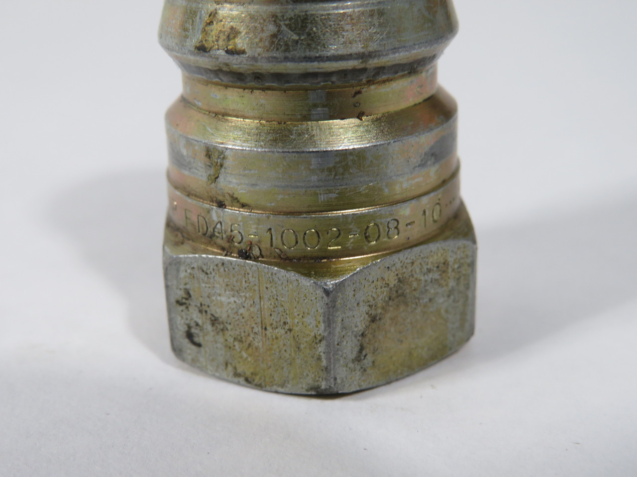 Aeroquip FD45-1002-08-10 Steel Male Coupling 5/8" Body 1/2" Female NPT USED