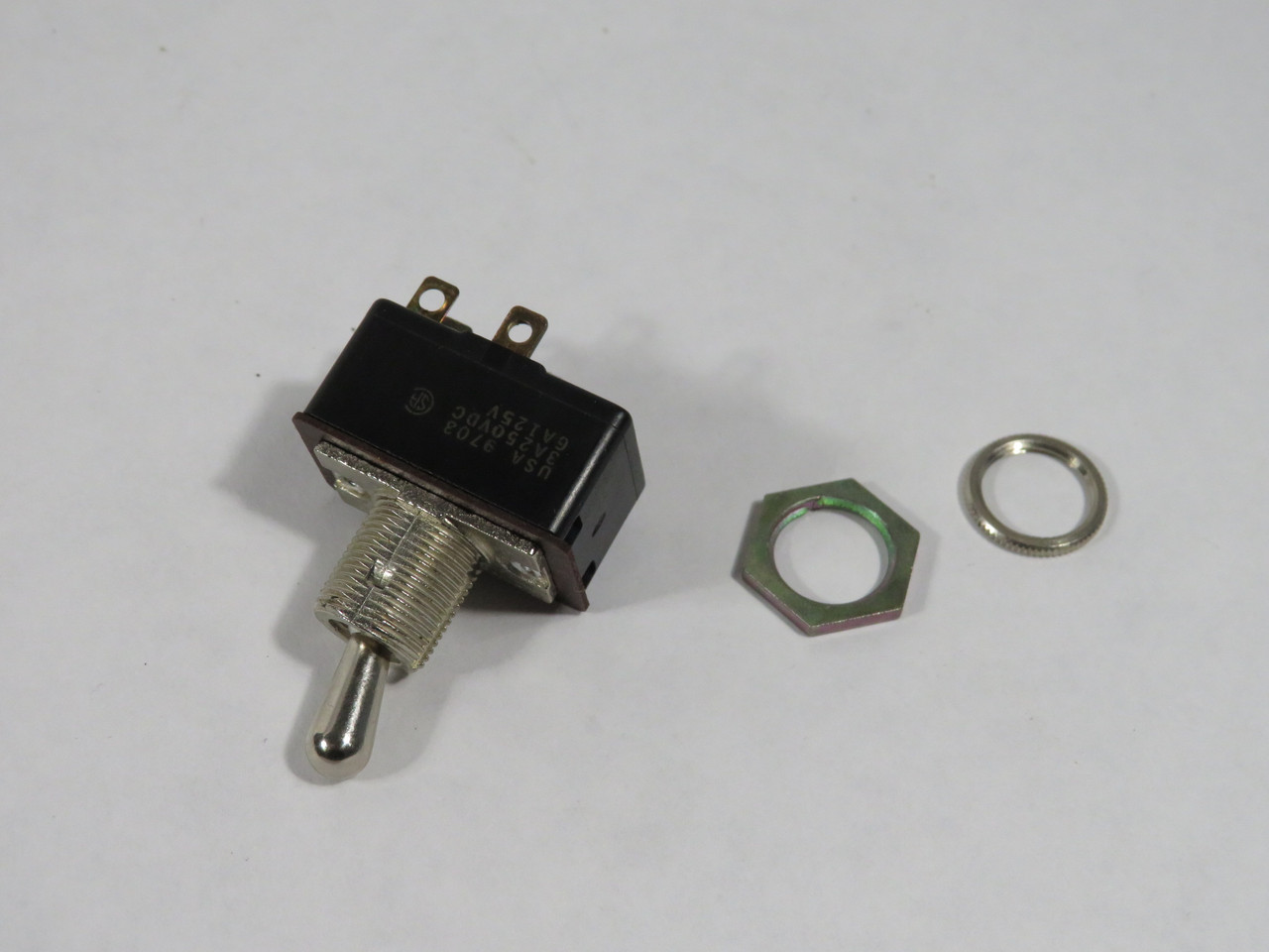 Eaton 8370K107 Toggle Switch ON-NONE-OFF 3A/250VDC 6A/125VAC DPST NOP