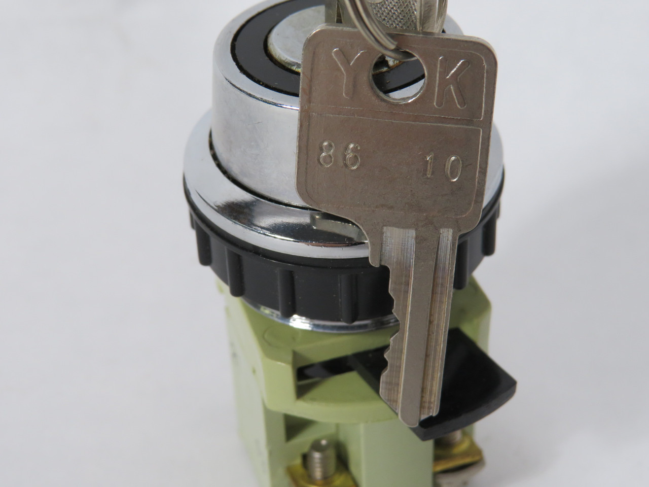 Generic 3 Position Wide Base Left Right Spring Back Keyed Switch SHELF WEAR NOP