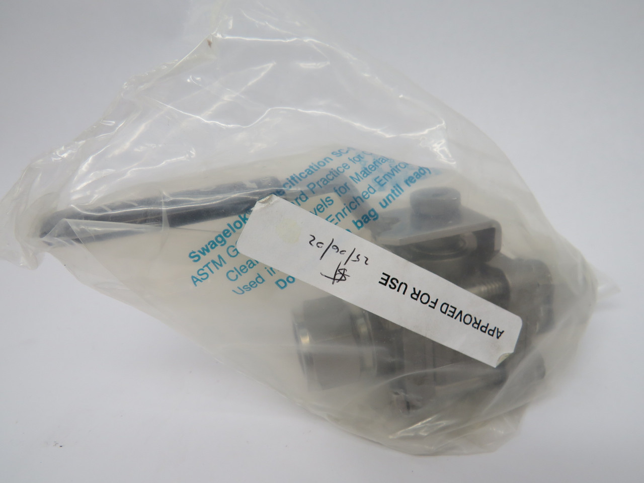 Swagelok SS-63TS12-SC11 3/4" SS Ball Valve CF3M 2200 psi 100DEG F BOX DMG NEW