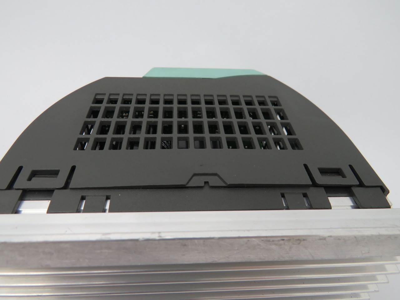 Siemens 6SL3211-0AB13-7UA1 SINAMICS Inverter AC Drive LIFTING CASE USED