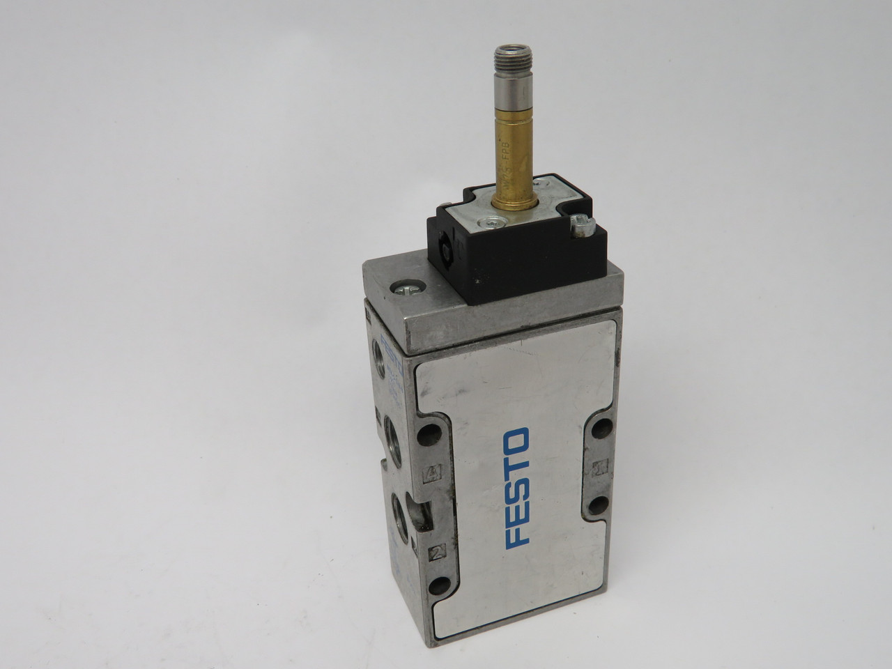 Festo 15901 MFH-5-1/4-B Solenoid Valve 2-10 bar 28-145 psi COS DENT/NO COIL USED