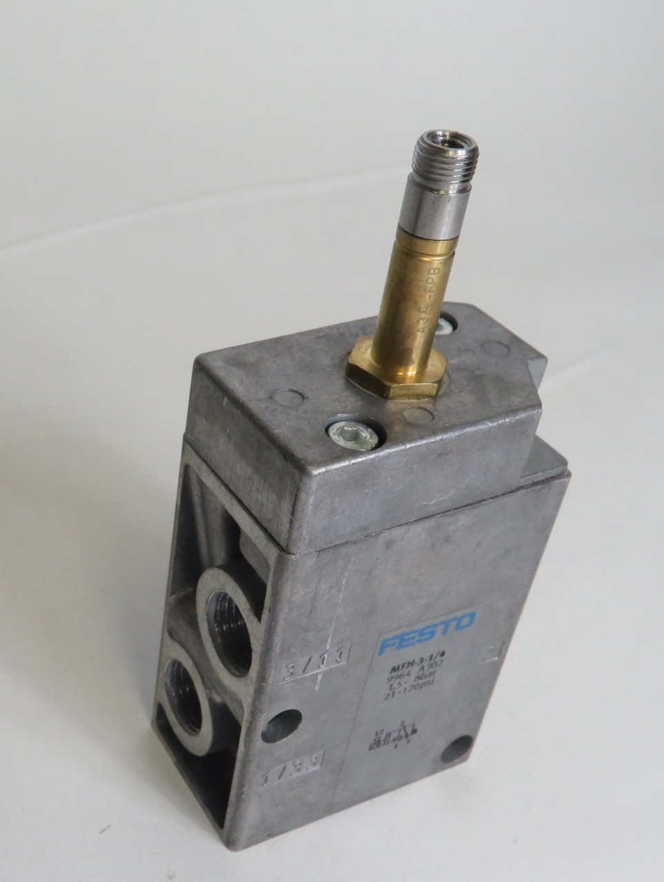Festo 9964 MFH-3-1/4 3/2 Solenoid Valve 1.5-8 bar 21-120 psi NO COIL USED