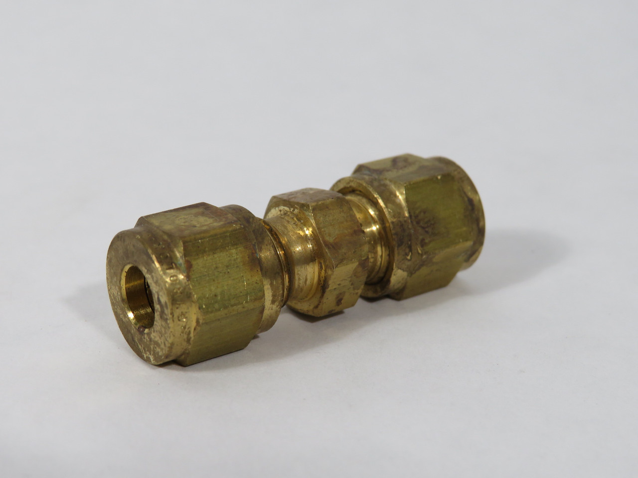 Hoke 4UBR Gyrolok Brass Union 1/4" Tube OD SHELF WEAR NOP