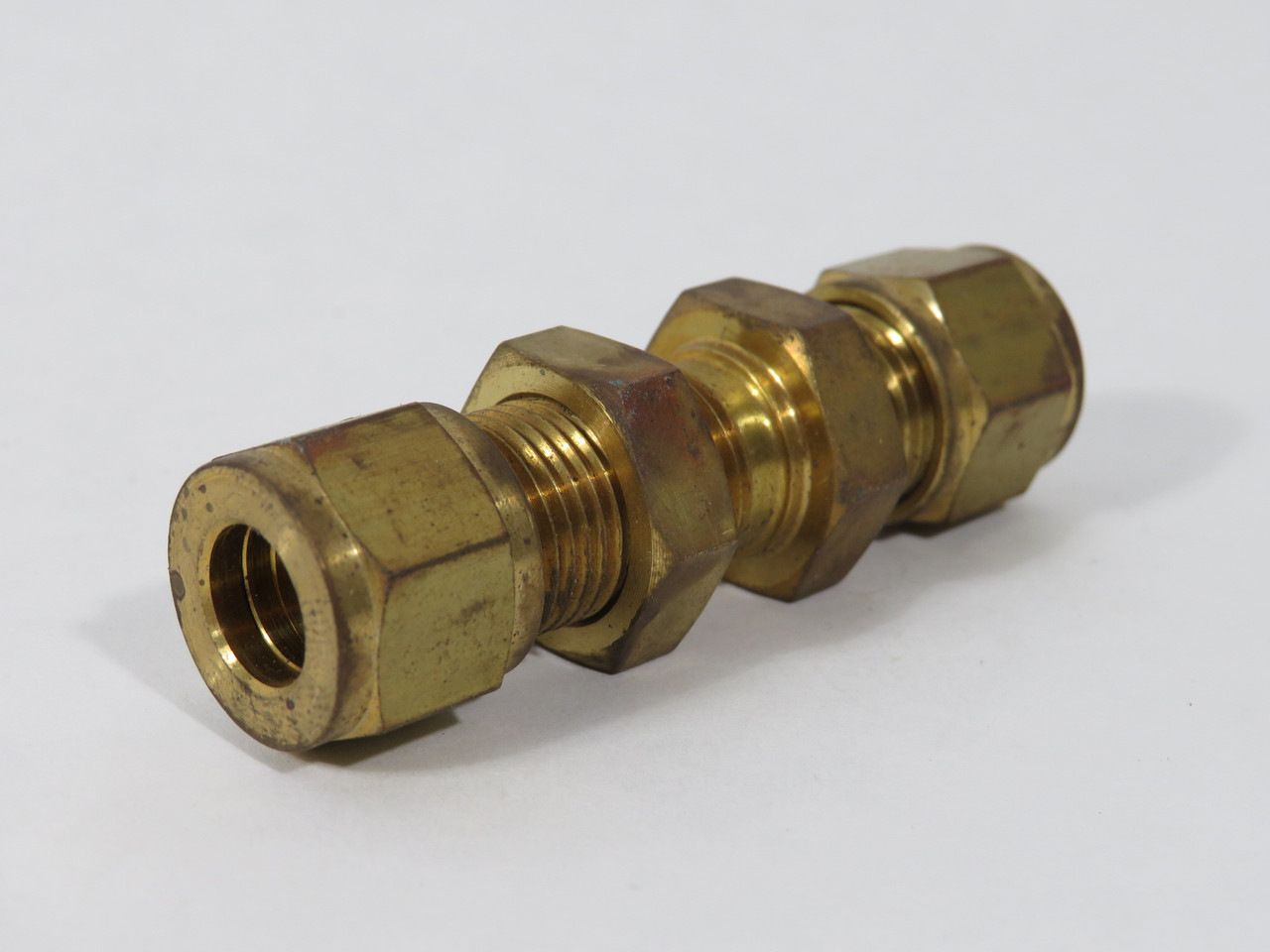 Hoke 6BUBR Gyrolok Brass Bulkhead Union 3/8" Tube OD SHELF WEAR NOP