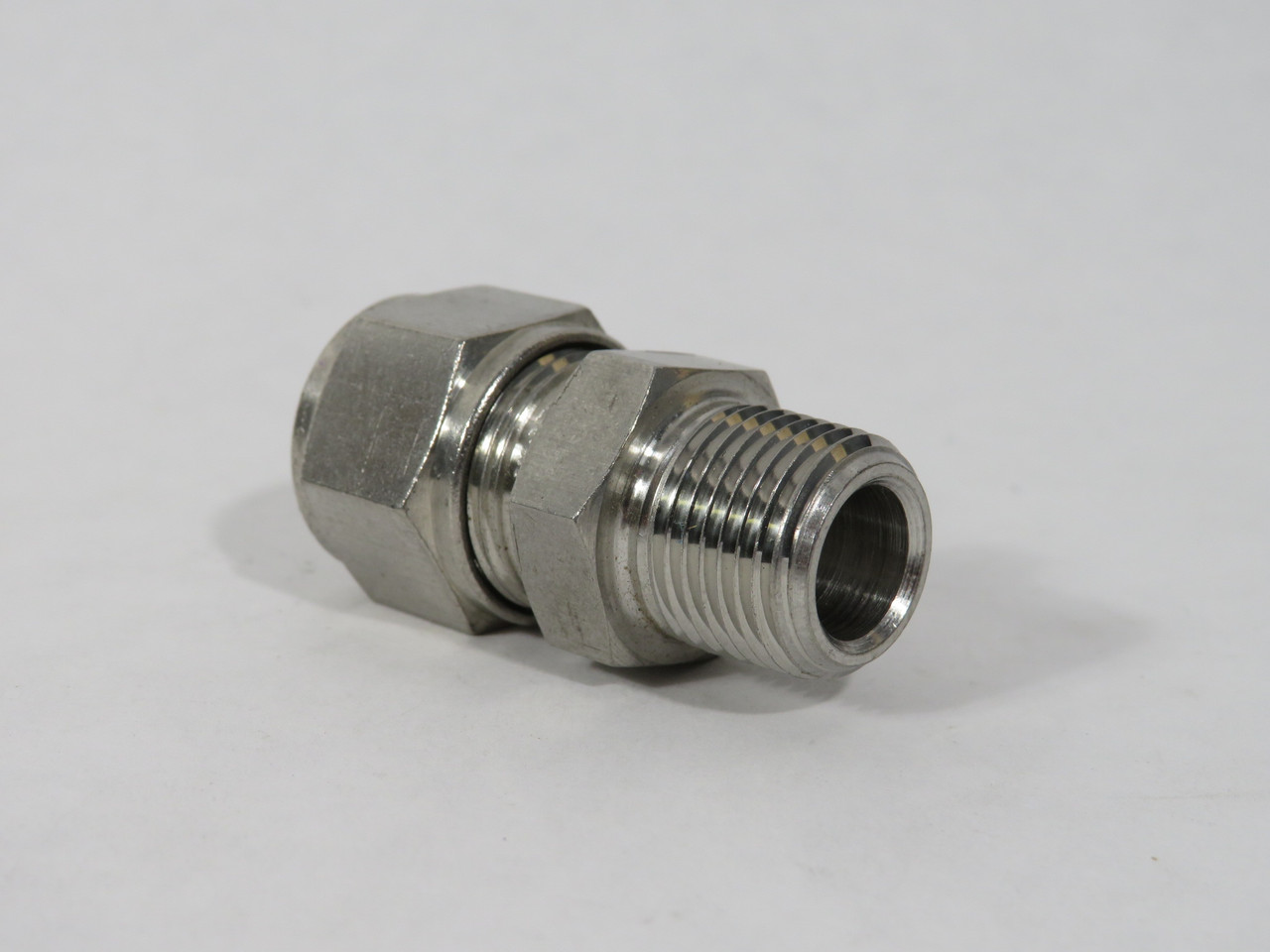 Hoke 8CM6316 Gyrolok Male Connector 1/2" Tube OD 3/8" NPT SHELF WEAR NOP