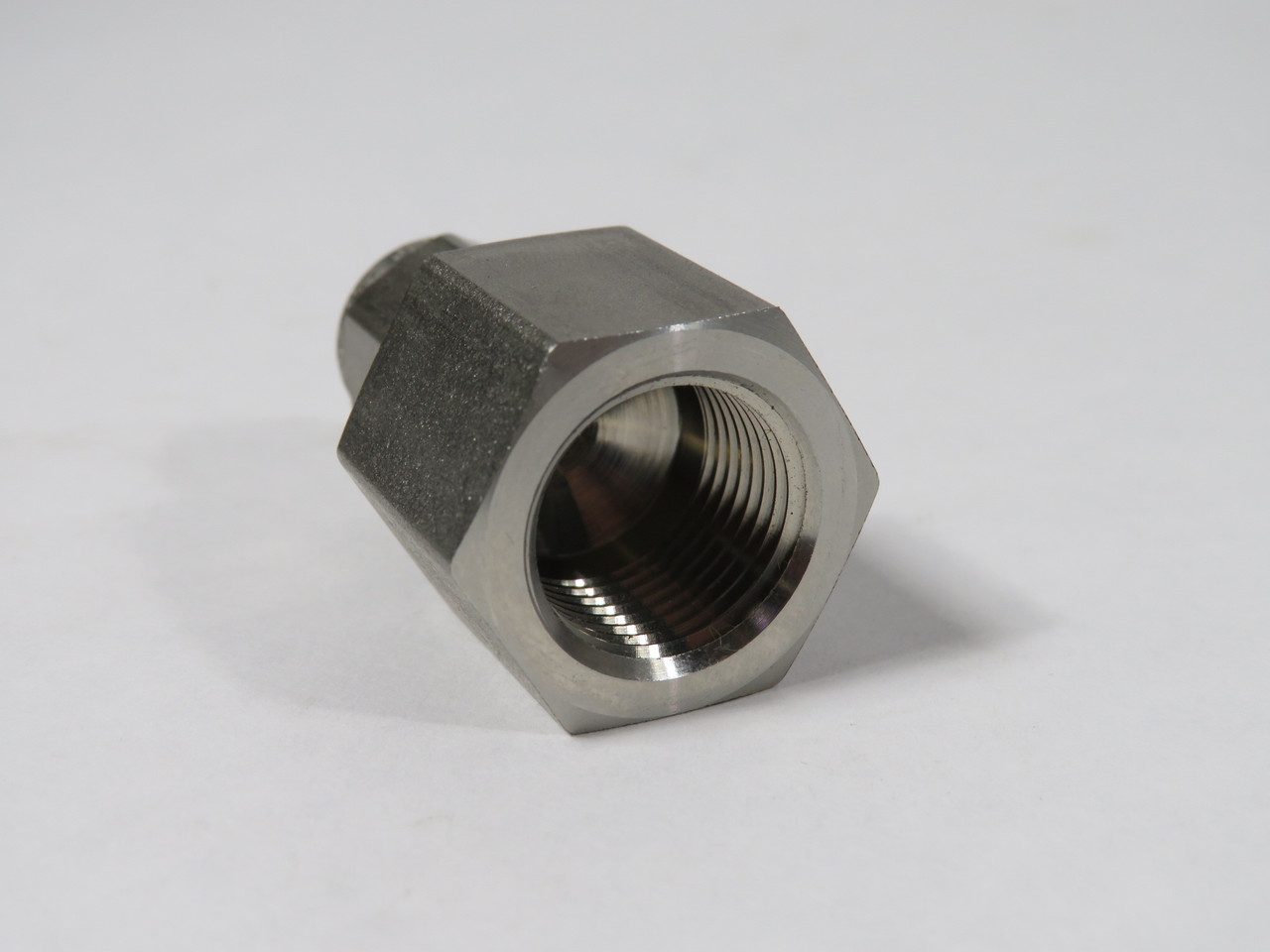 Swagelok SS-400-7-6 Female Connector 1/4" Tube OD 3/8" NPT SHELF WEAR NOP