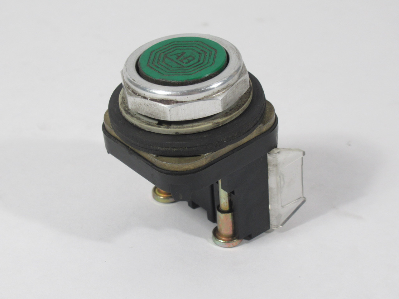 Allen-Bradley 800TC-A1D4 Momentary Contact Flush Push Button 1NCLB Green USED