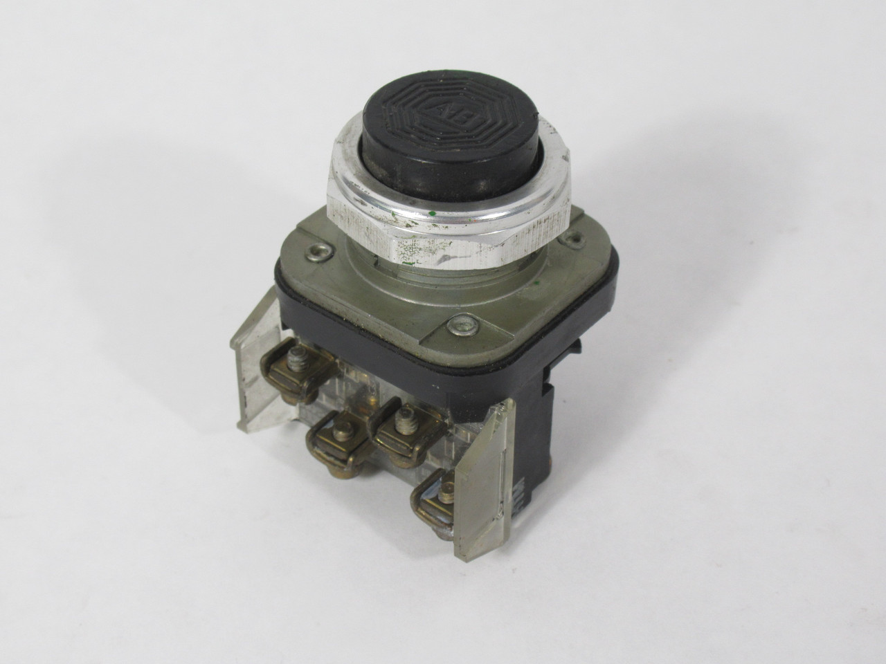 Allen-Bradley 800T-B2A Momentary Contact Push Button Ser. T 1NC 1NO Black USED