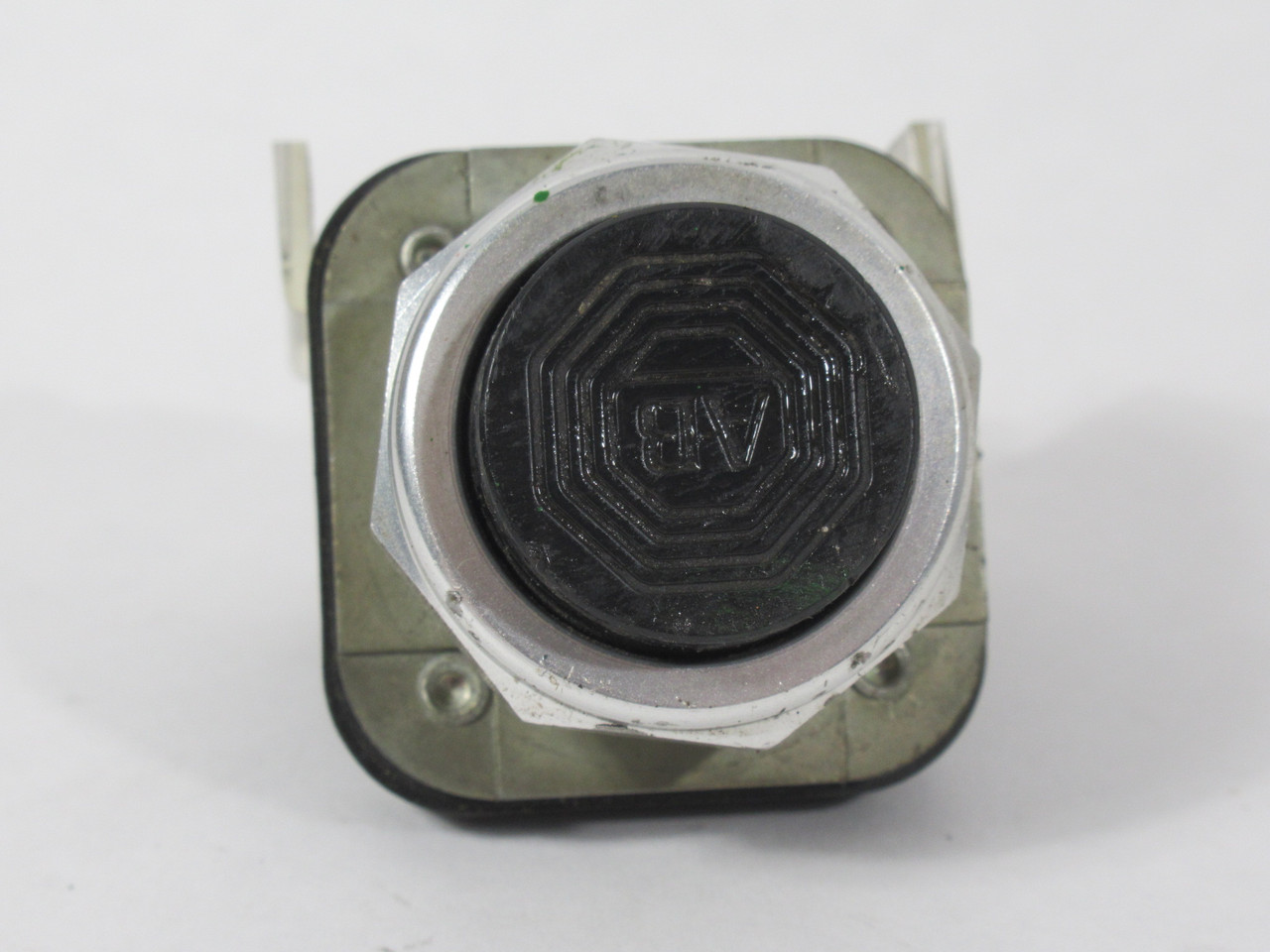 Allen-Bradley 800T-B2A Momentary Contact Push Button Ser. T 1NC 1NO Black USED