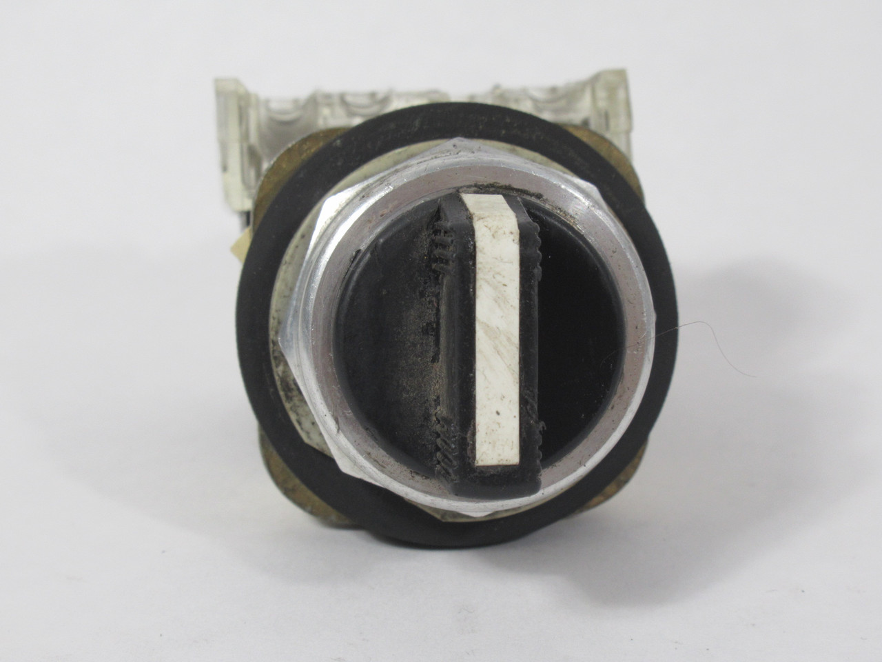 Allen-Bradley 800TC-J91A Momentary Selector Switch Ser. T 3-Pos 1NO 1NC USED