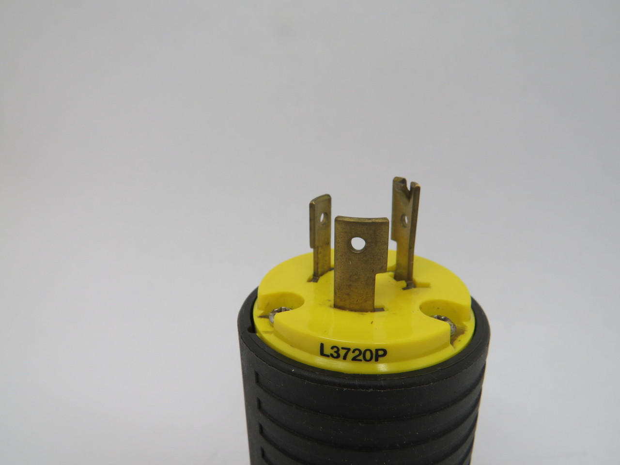Pass & Seymour L3720P Yellow Old Style Locking Plug 20A 347V 3W 2P w/ Cover USED