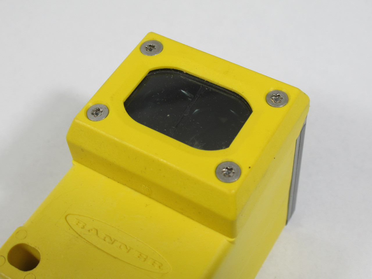 Banner 37013 Q45BW22LPQ Rugged Rectangle Sensor 0.15-6m 90-250VAC BOX DMG NEW