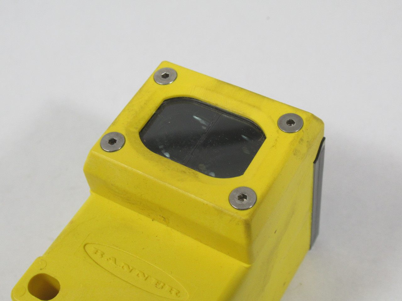 Banner 37013 Q45BW22LPQ Rugged Rectangle Sensor 0.15-6m 90-250VAC SHELF WEAR NEW