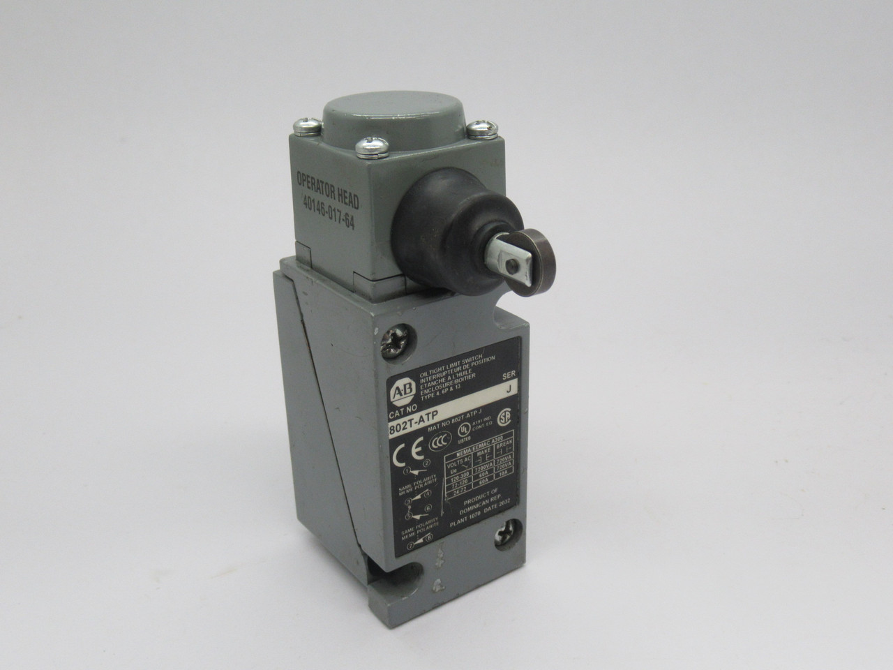 Allen-Bradley 802T-ATP Ser. J Limit Switch C/W 40146-017-64 Operating Head USED
