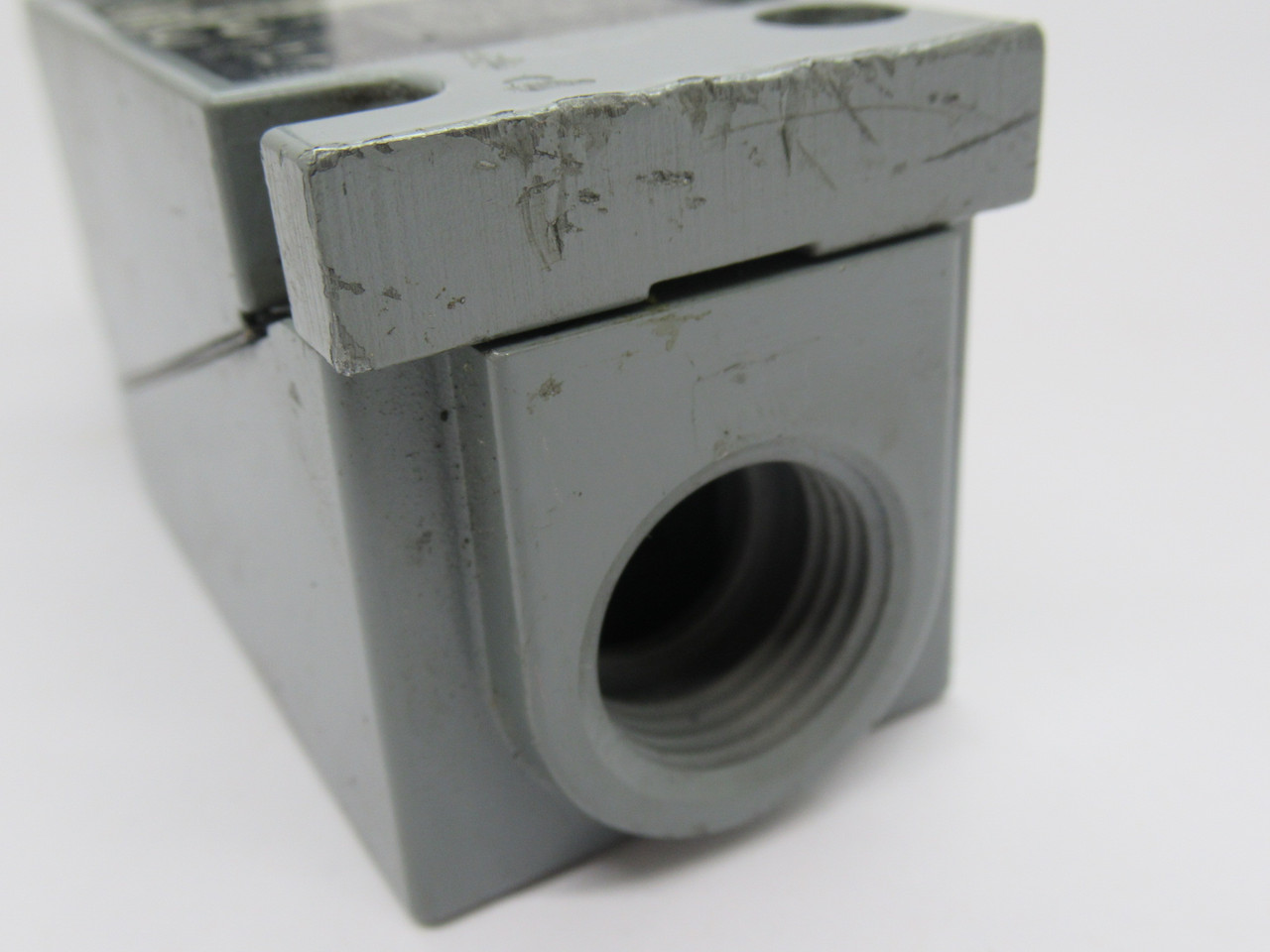 Allen-Bradley 802T-ATP Ser. J Limit Switch C/W 40146-017-64 Operating Head USED