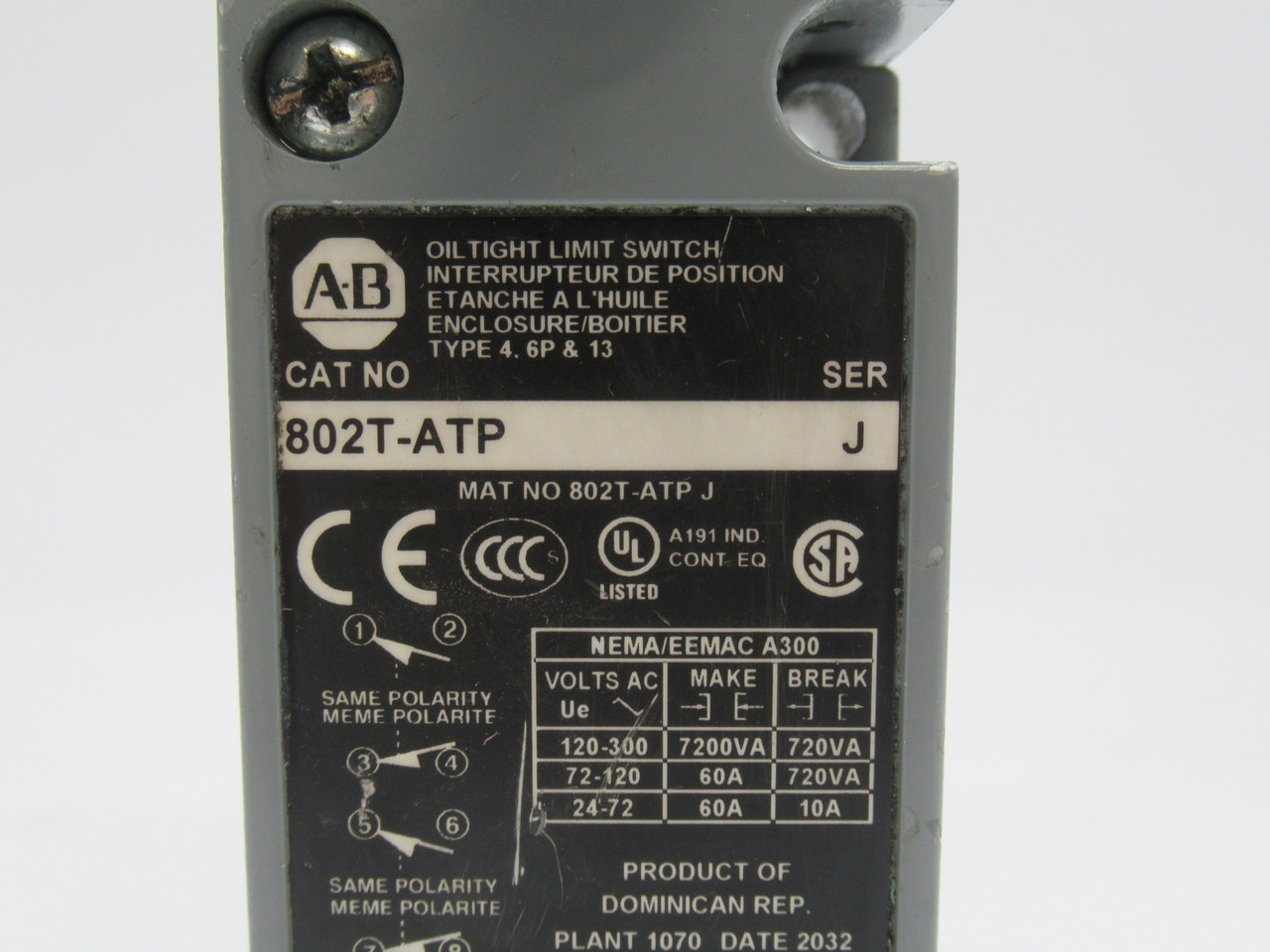 Allen-Bradley 802T-ATP Ser. J Limit Switch C/W 40146-017-64 Operating Head USED