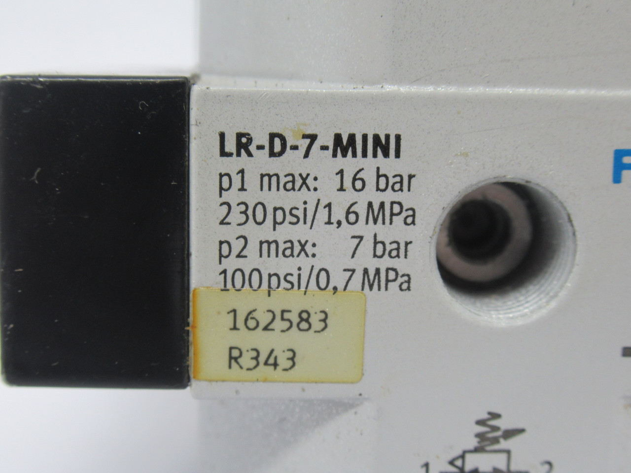 Festo 162583 LR-1/4-D-7-MINI Pressure Regulator w/ Bracket 16bar 230psi USED