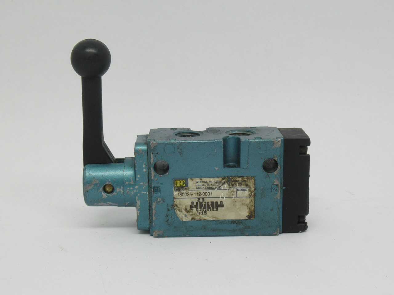 MAC 180025-112-0001 5/2 Way Manually Actuated Valve 1/4" NPTF USED