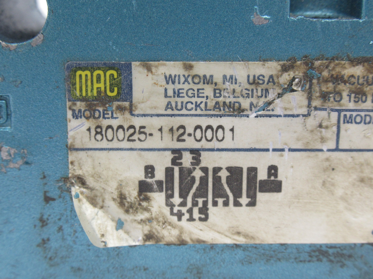 MAC 180025-112-0001 5/2 Way Manually Actuated Valve 1/4" NPTF USED