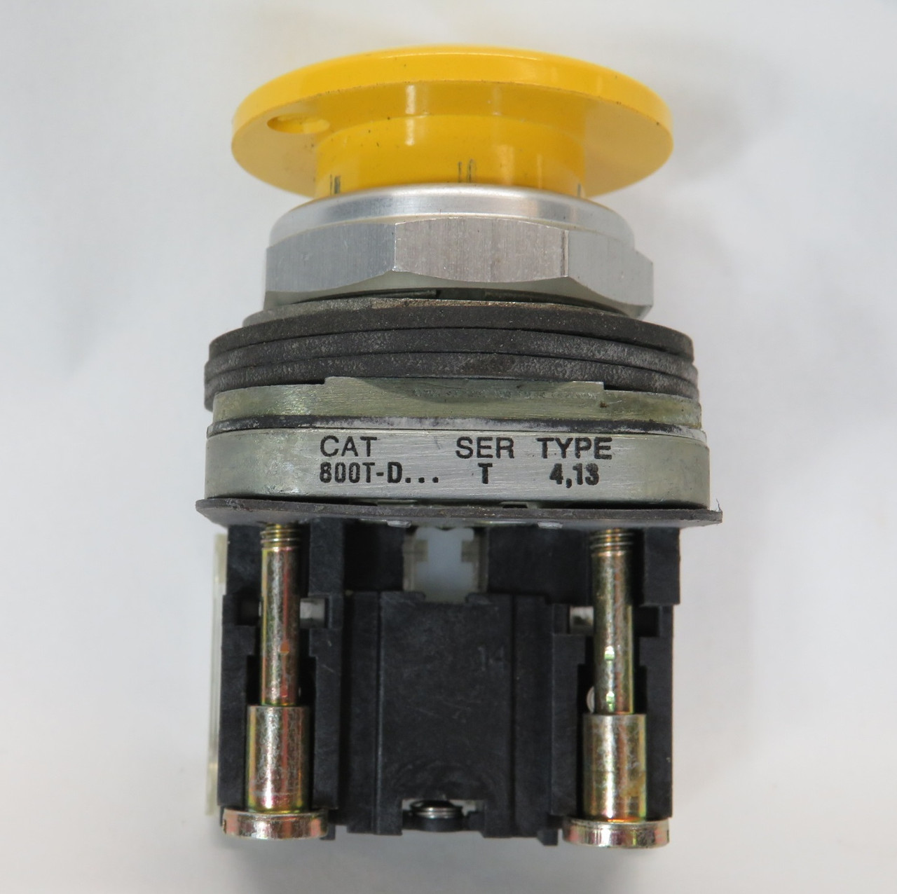 Allen-Bradley 800T-D9A Series T Yellow Momentary Push Button 1NO 1NC USED