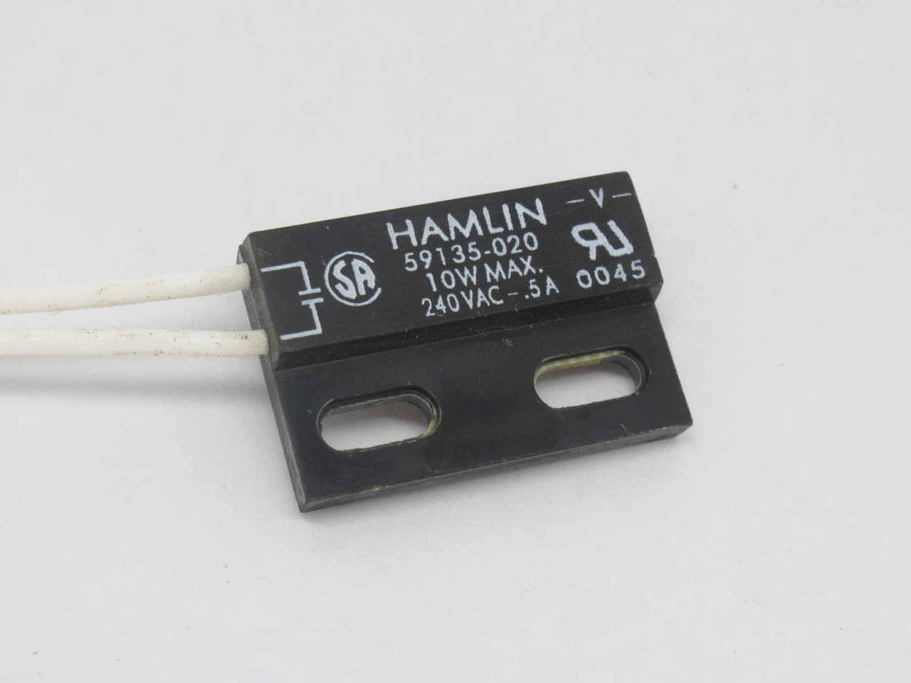 Hamlin 59135-020 High Temperature Flange Mount Proximity Sensor 15mm 240VAC USED