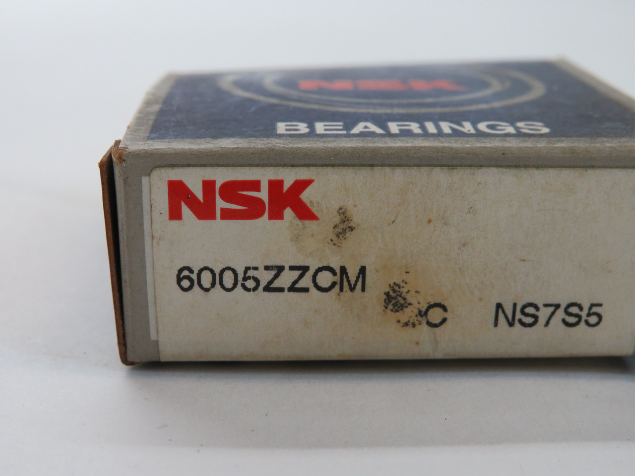 NSK 6005ZZCM Deep Groove Ball Bearing 47mm OD 25mm ID 12mm W BOX DAMAGE NEW