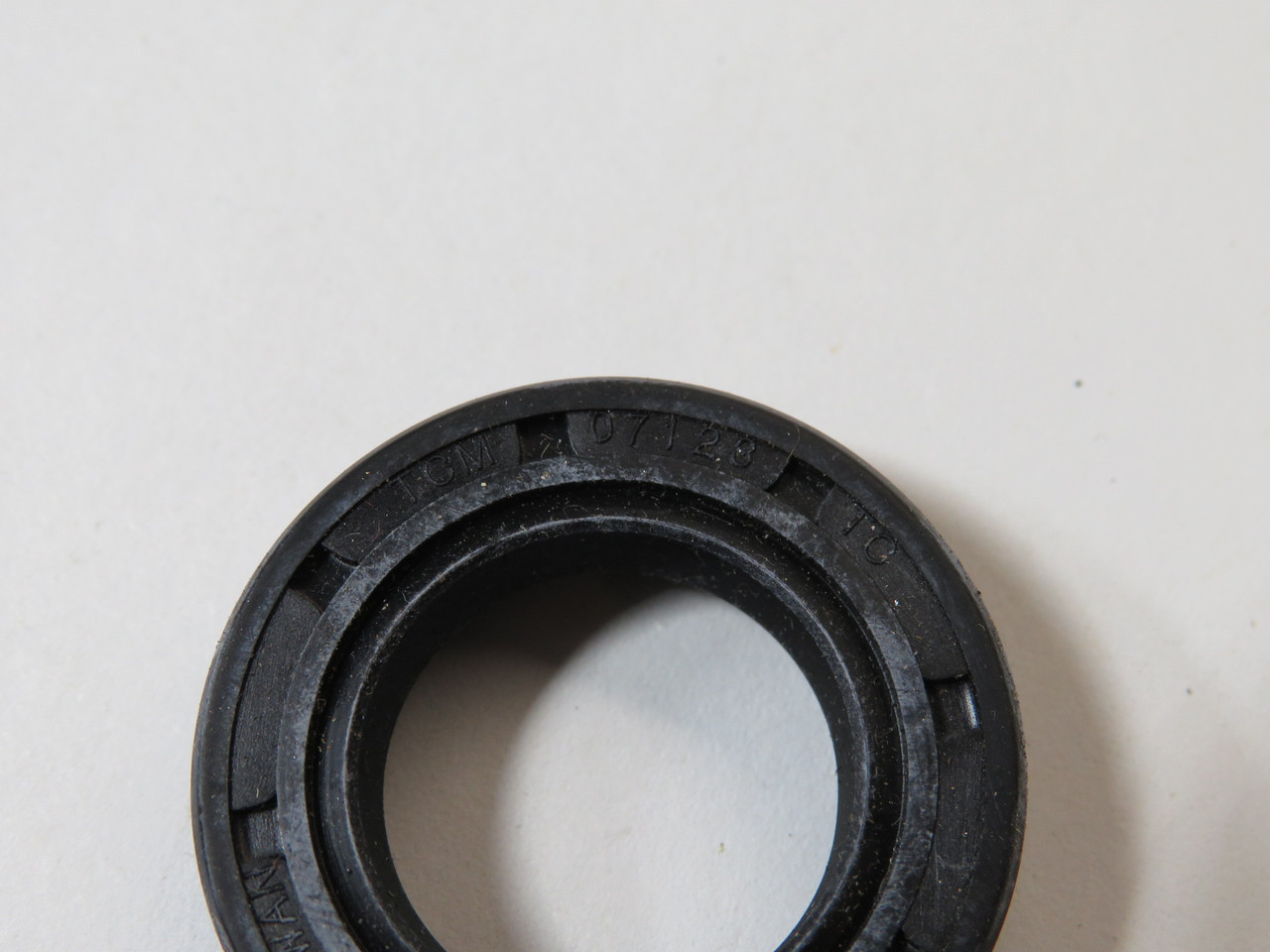 TCM Dichtomatik 07123TC-BX Nitrile Oil Seal 3/4" x 1-1/4" x 5/16" BOX DAMAGE NEW