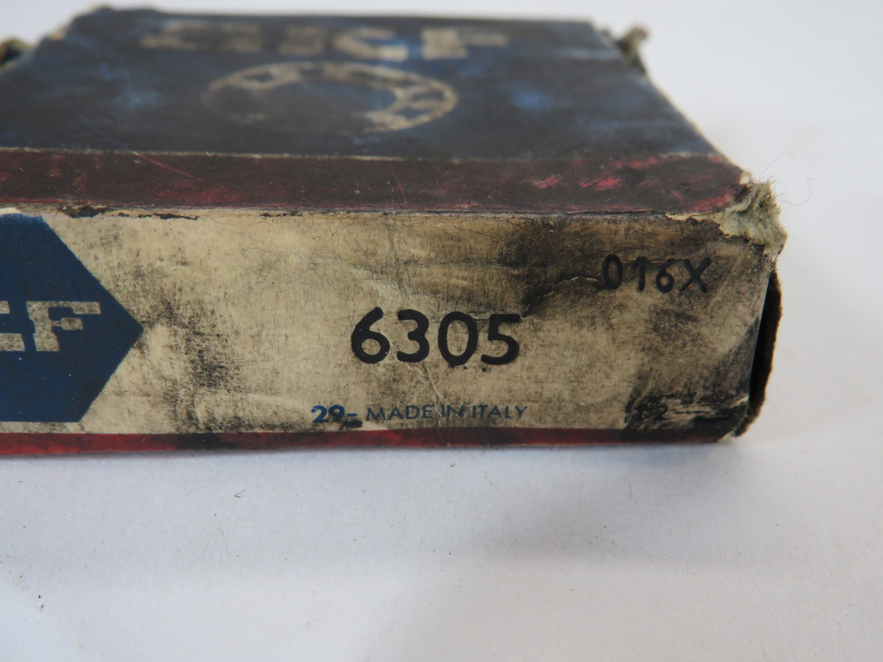 SKF 6305 Deep Groove Ball Bearing 62mm OD 25mm ID 17mm W BOX DAMAGE NEW