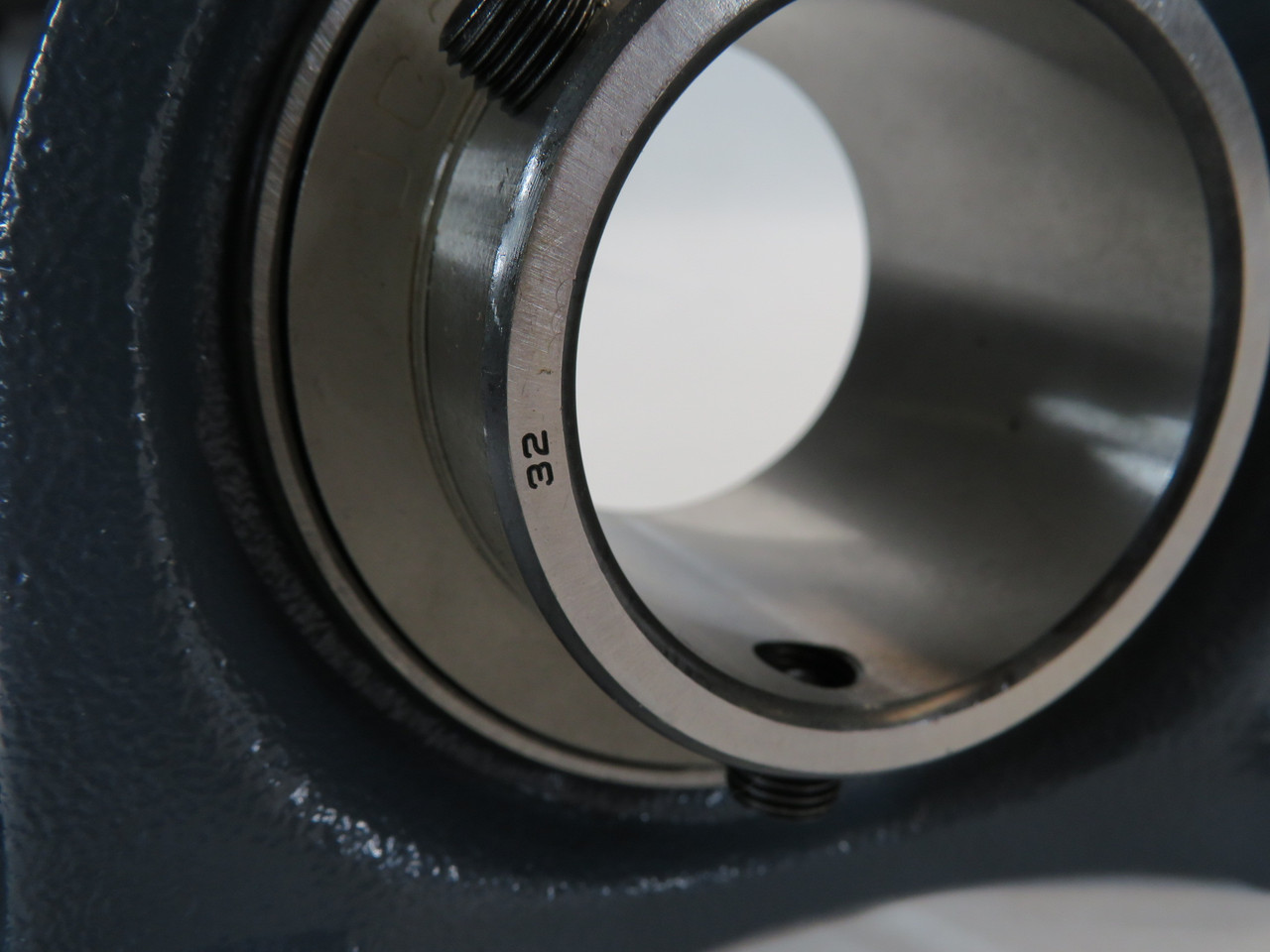 FYH UCP210-32G Pillow Block Bearing 2-Bolt 2" Bore NEW