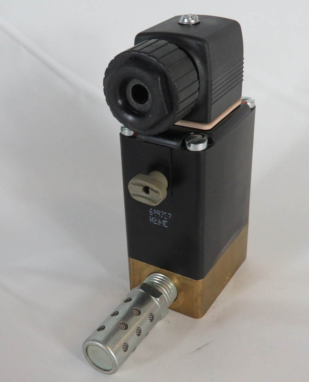 Burkert 0330-C-1/8-FKM-BR Pivoted Armature Valve Assembly 1/4 NPT 145 psi NOP