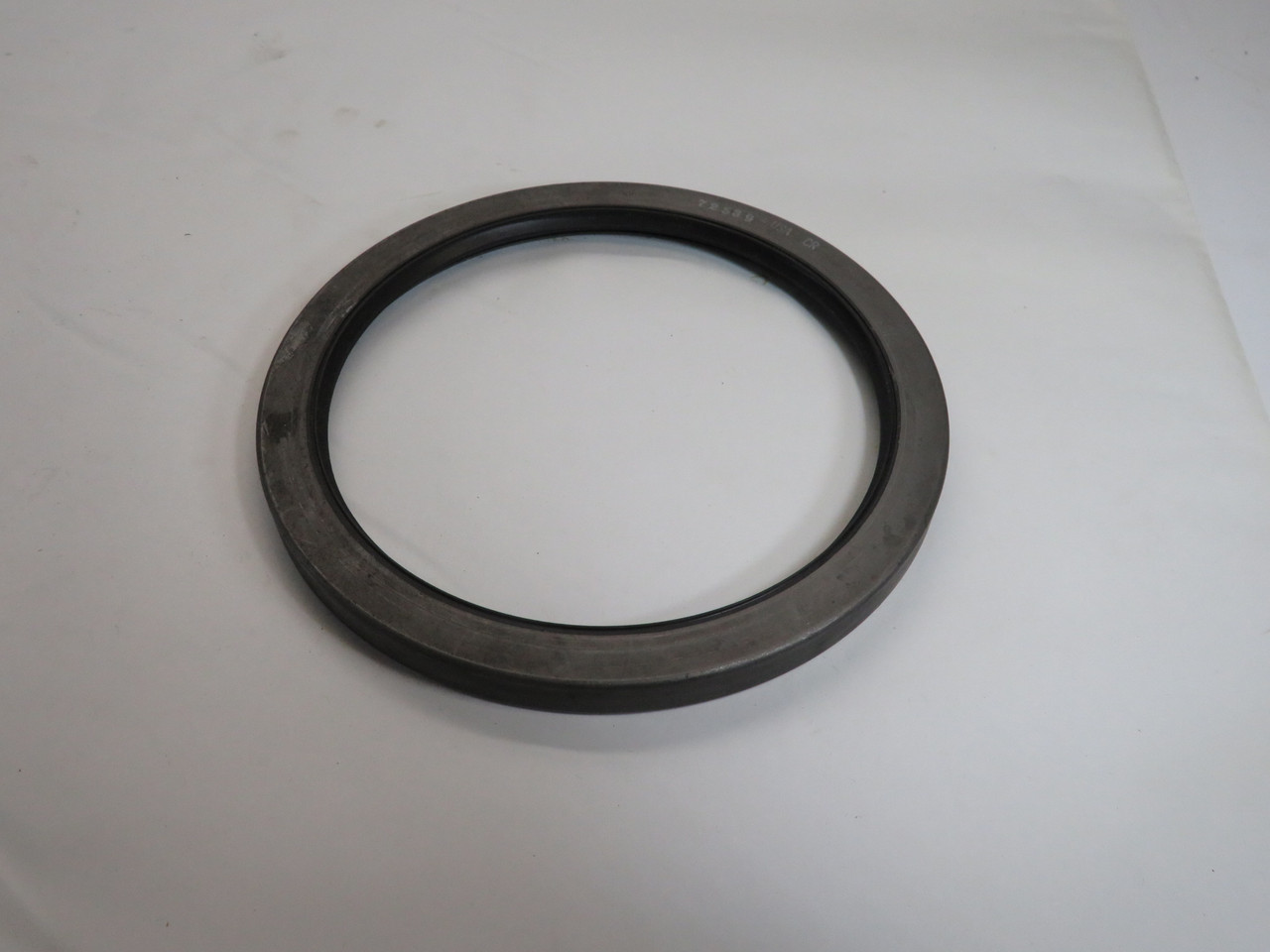 Chicago Rawhide 72539 Oil Seal 7-1/4" x 8-3/4" x 5/8" SHELF WEAR NOP