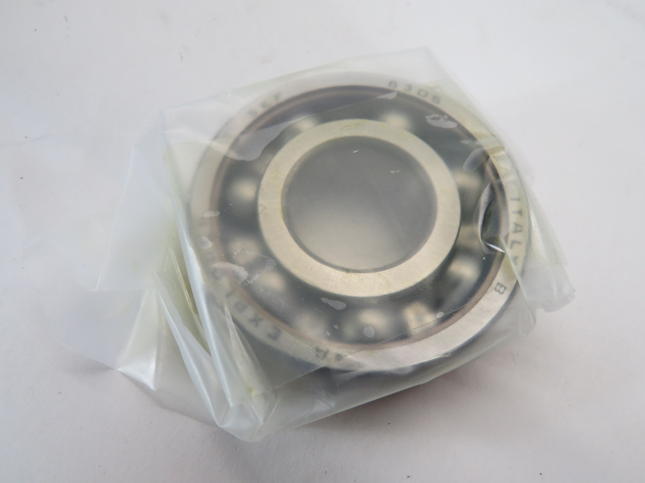 SKF 6305 Deep Groove Ball Bearing 62mmOD 25mmID 17mmW NEW