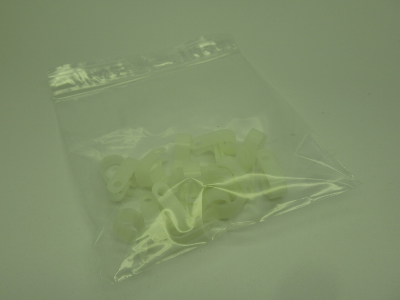 Generic White Nylon Loop Clamp 1/2" ID 1-3/16” Long Lot of 21 NOP