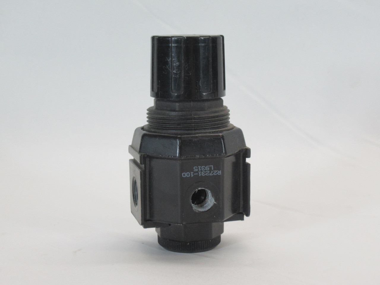 ARO R27231-100 Relieving Pressure Regulator 3/8" 200psi 13.8bar USED