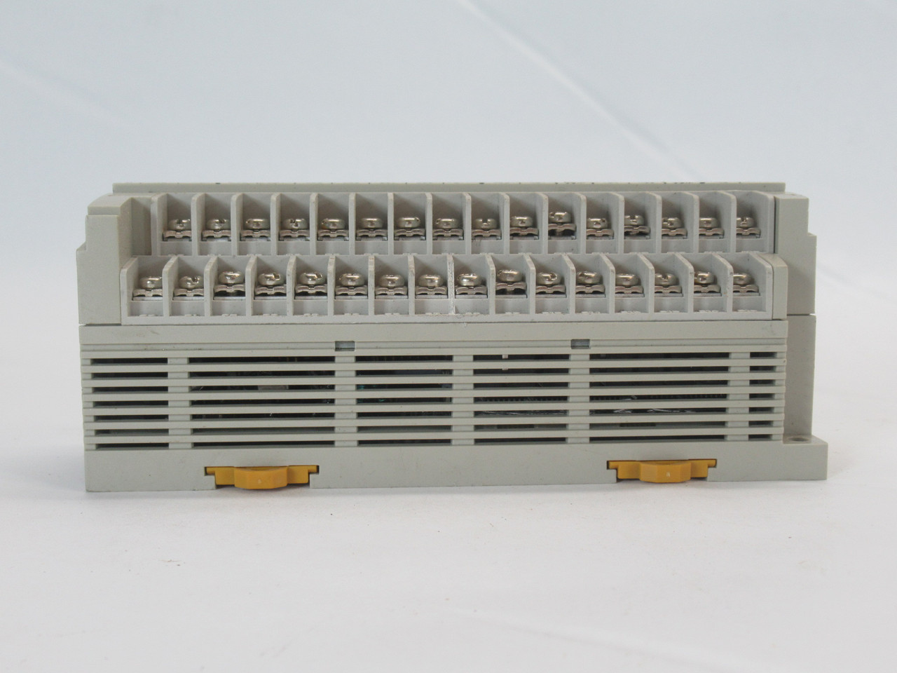 Omron SK20-C2DR-D Programmable Controller 24VDC 10W 250VAC 2A MISSING COVER USED