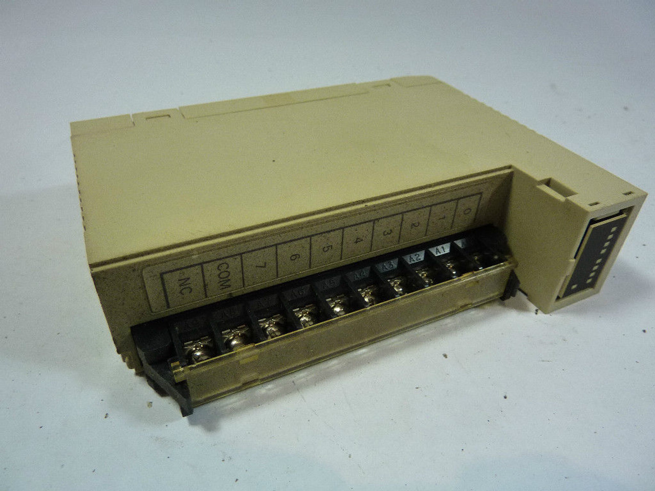 Omron C200H-OA221 Output Module 100-240V USED