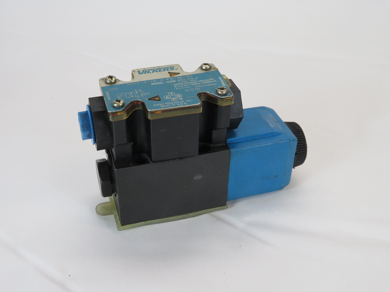 Vickers DG4V-3-2A-M-FW-B6-60 Directional Control Valve 110V@50Hz 120V@60Hz USED