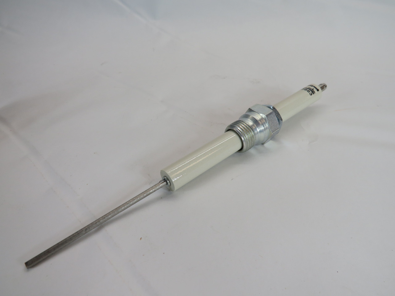 Maxon 25663 Spark Ignitor Flame Rod 1/2-14 NPTM 14mm" Dia WRITING ON BOX NEW