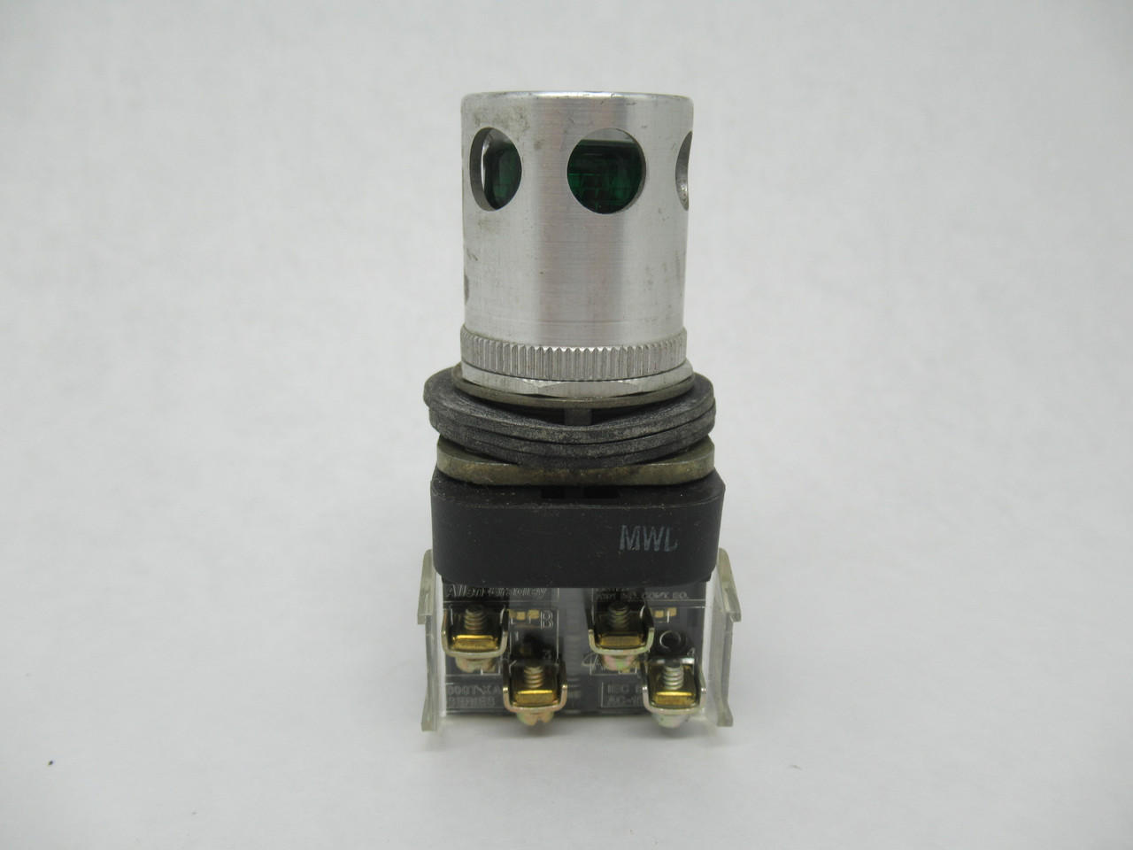 Allen-Bradley 800T-PAH16G Ser. T Momentary Illuminated Push Button GREEN USED