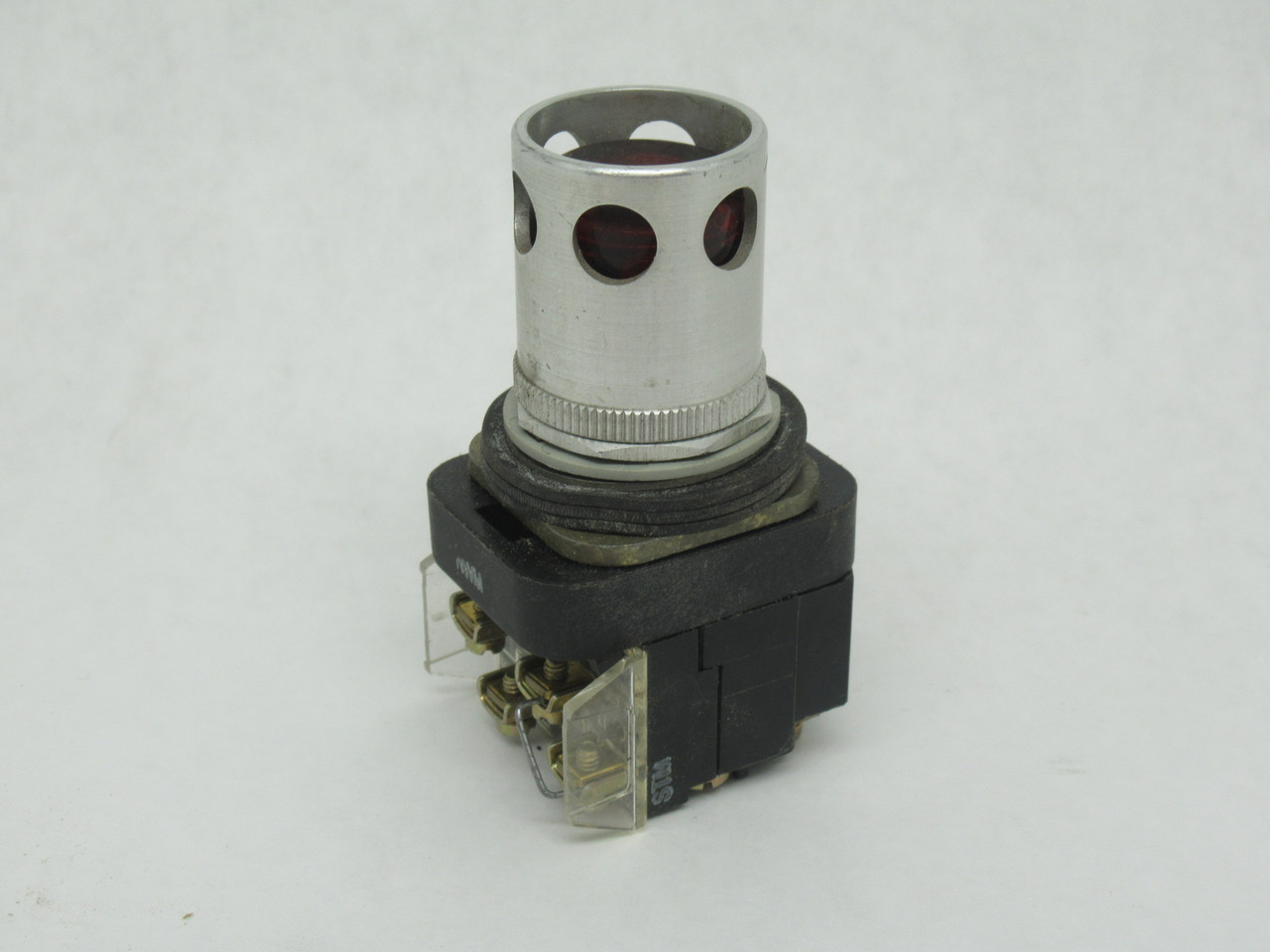 Allen-Bradley 800T-PAH16R Ser. T Momentary Illuminated Push Button RED USED