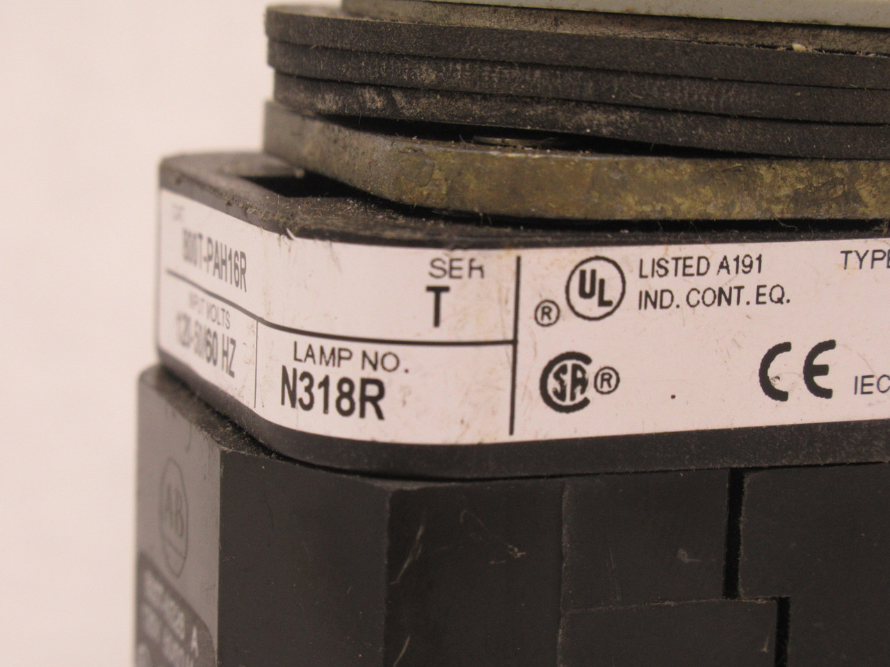 Allen-Bradley 800T-PAH16R Ser. T Momentary Illuminated Push Button RED USED