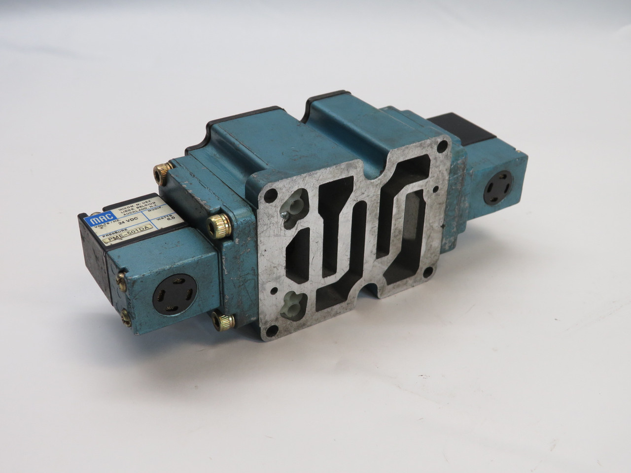 MAC 6523B-000-PM-501DA Solenoid Valve 24VDC Vac to 150 psi USED