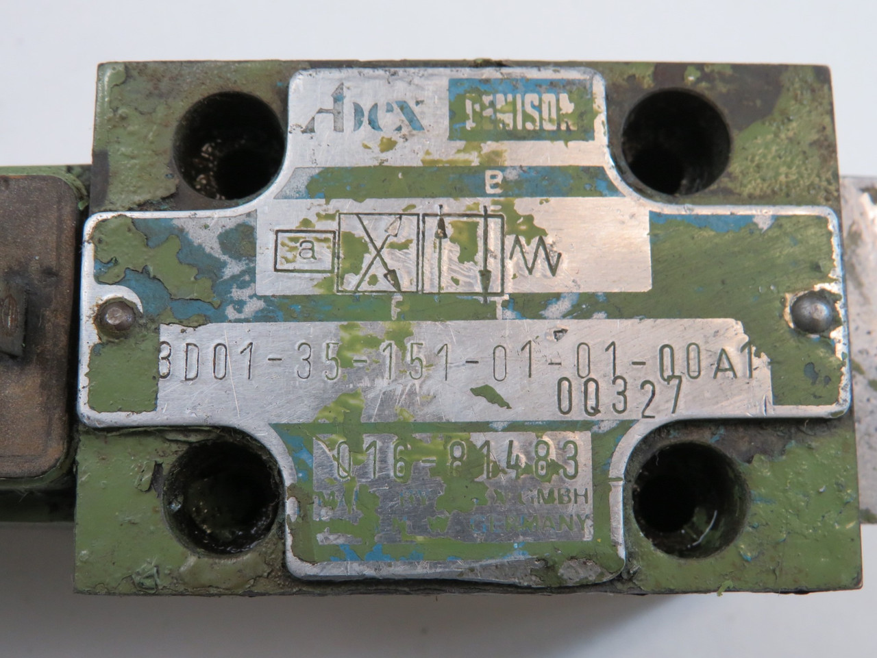 Denison 3D01-35-151-01-01-00A1 Directional Control Valve PAINTED USED