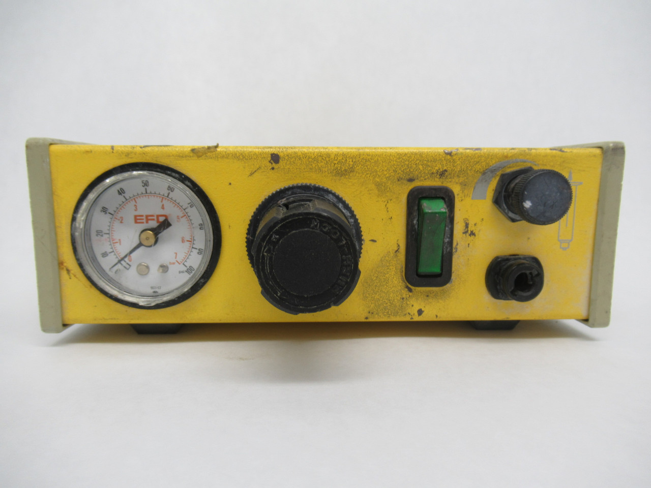 EFD 800 Precision Fluid Dispenser 120VAC 0.75A 50/60Hz 26/20VA COSMETIC DMG USED