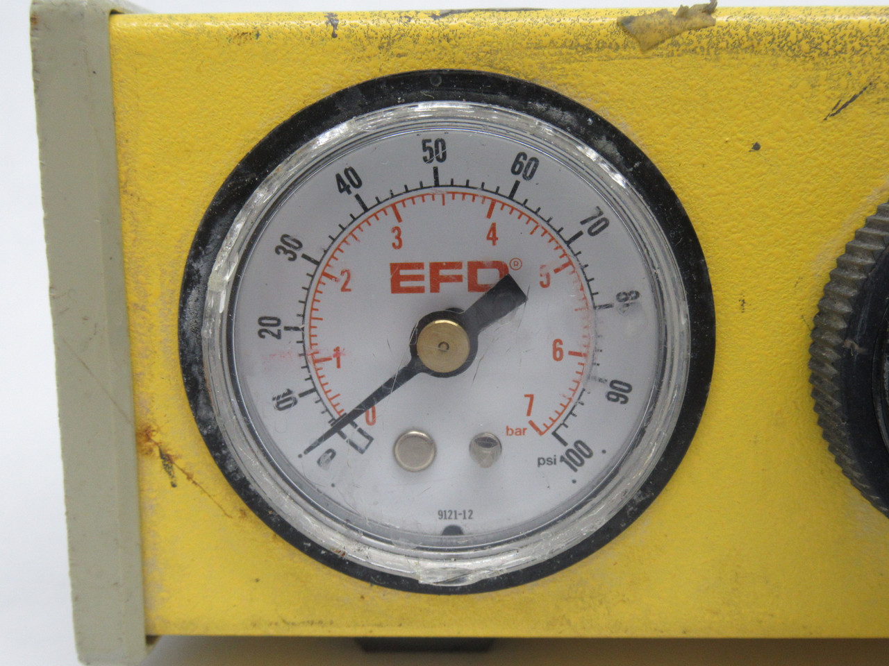 EFD 800 Precision Fluid Dispenser 120VAC 0.75A 50/60Hz 26/20VA COSMETIC DMG USED