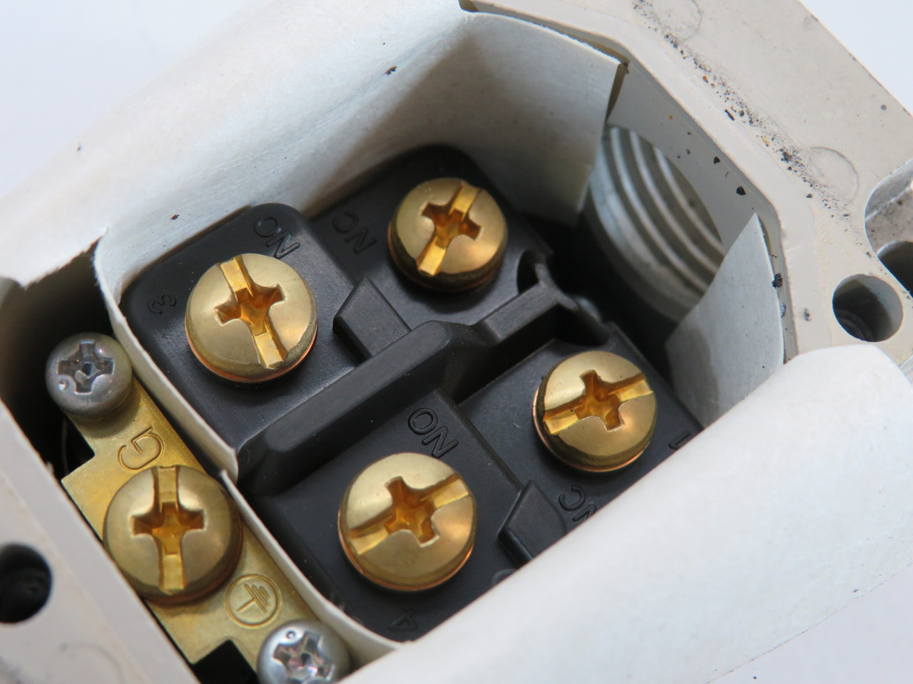 Omron WLNJ-TS Limit Switch Body 250VAC 48VDC 2A NO HEAD USED