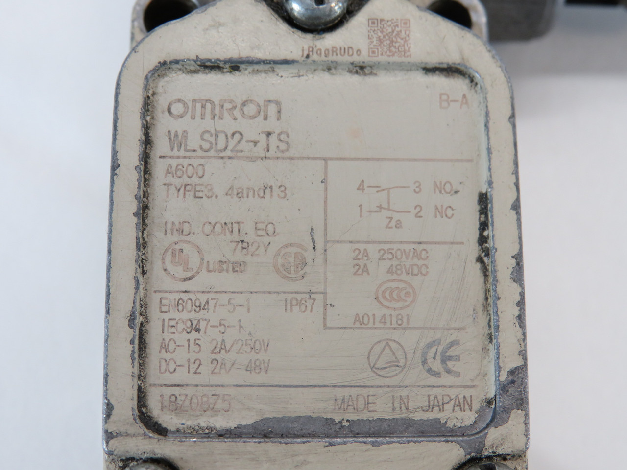 Omron WLSD2-TS Limit Switch 250VAC 48VDC 2A C/W Plunger Actuator USED