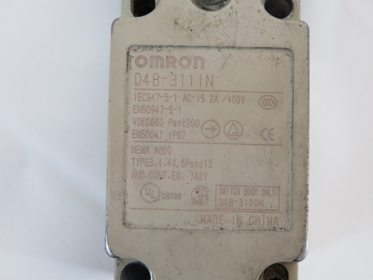 Omron D4B-3111N Limit Switch 400V 2A C/W Roller Lever Actuator USED