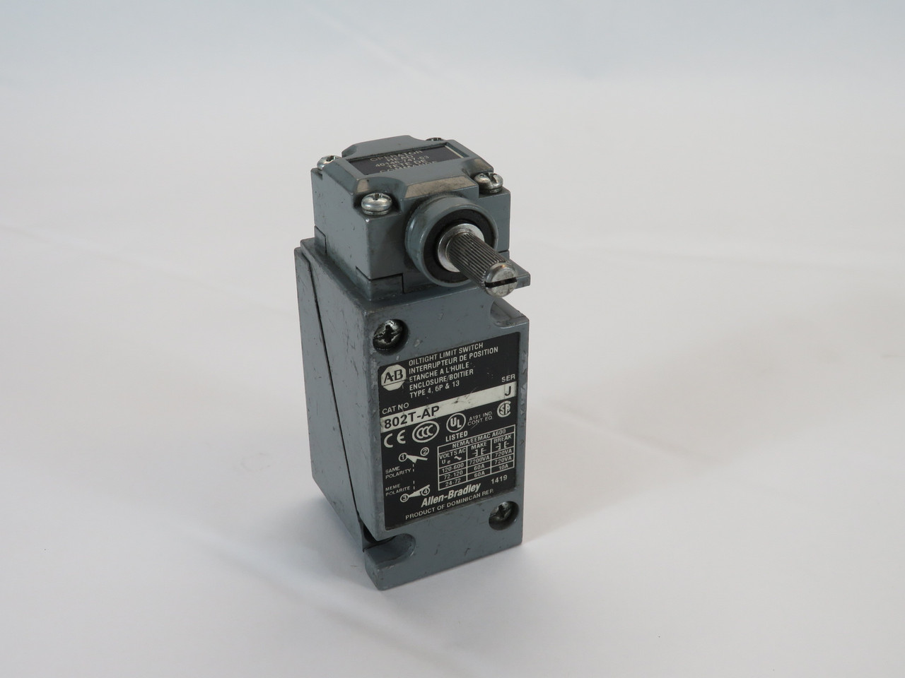 Allen-Bradley 802T-AP Series J Oiltight Limit Switch C/W 40146-747-63 Head USED